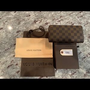 Louis Vuitton Zippy Wallet